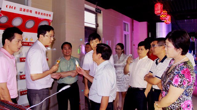 广西区政府原主席陆兵先莅临澄通电子考察参观